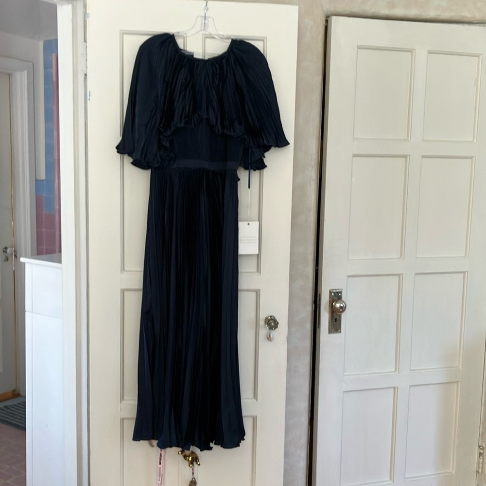 Navy Mac Duggal gown. never worn with tags